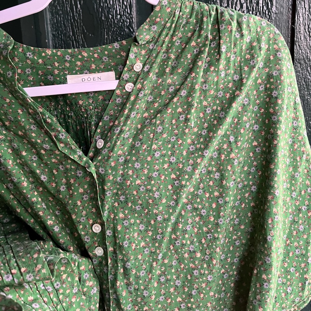 Doen green floral top